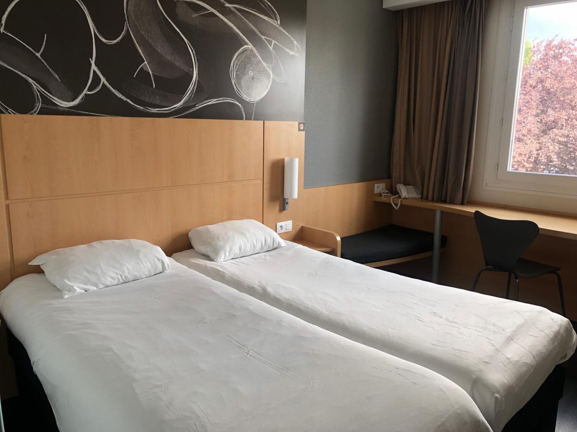 Hotel Ibis Clermont Ferrand Nord Riom Extérieur photo